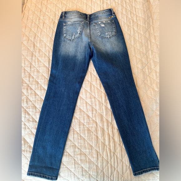 KanCan Estilo jeans with distressing, size 9/28 - Picture 2 of 8